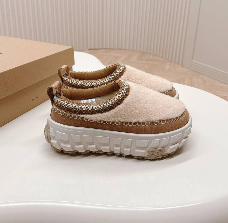 جوتي UGG نسائي