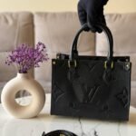 شنطة LOUIS VUITTON نسائي