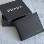 محفظة PRADA لون اسود